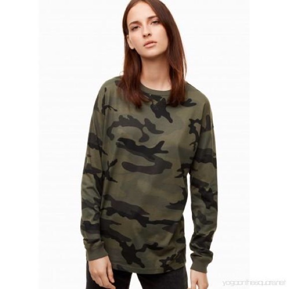 Size L Aritzia TNA Camo Long Sleeve Shirt